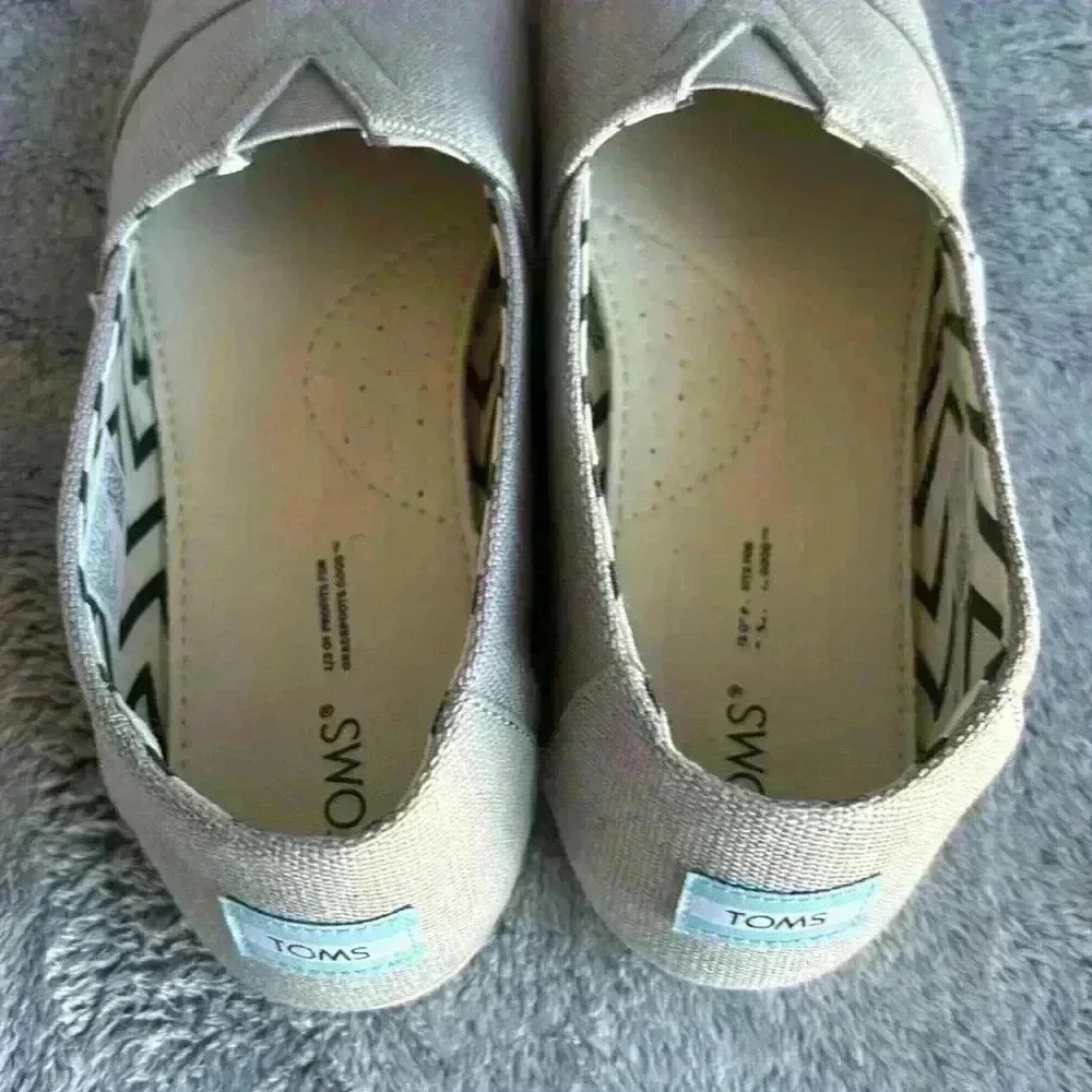 Toms excellent used